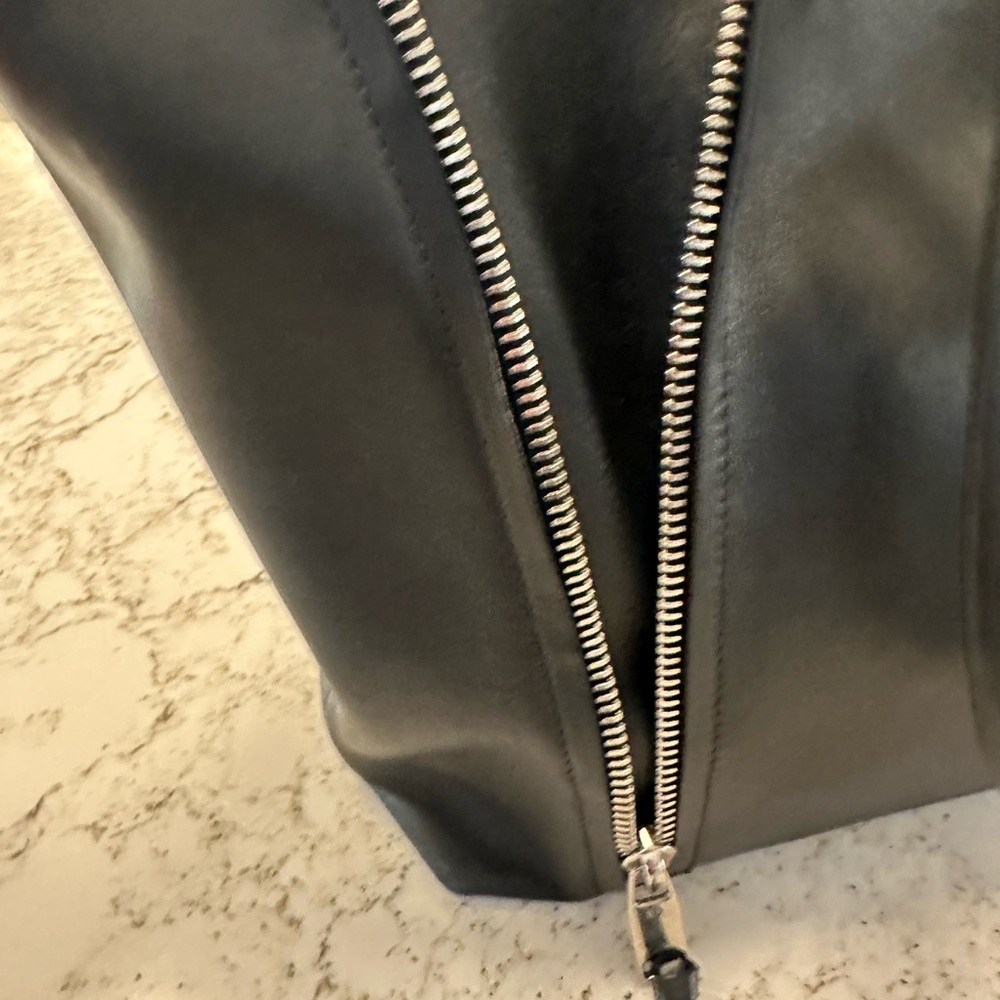 Elena Ghisellini  Black Leather Tote with Zipper Accent - Picture 3 of 13